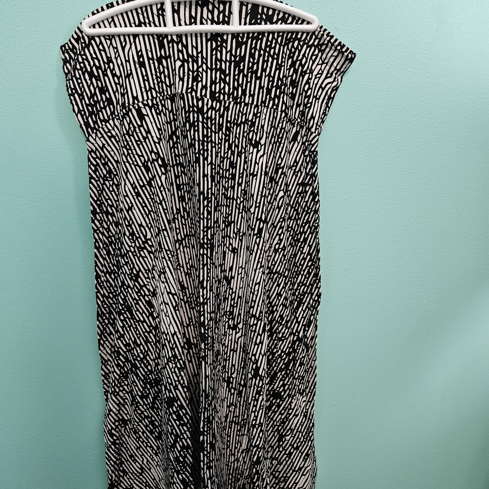 LuLaRoe Monochrome Patterned Dress